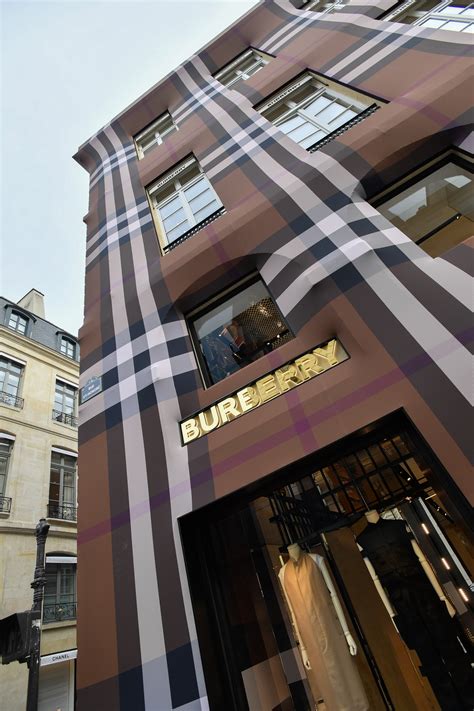 burberry paris champs elysees|Burberry Paris Flagship on Rue Saint Honoré [PHOTOS] .